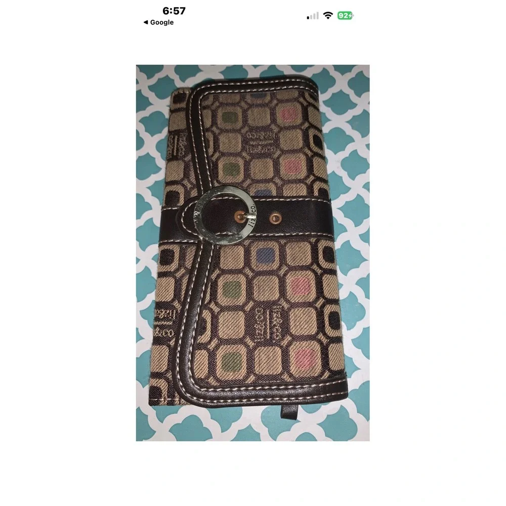 Liz & Co Womens Trifold Wallet Brown Geometric Logo Print Multi Color Buckle‎